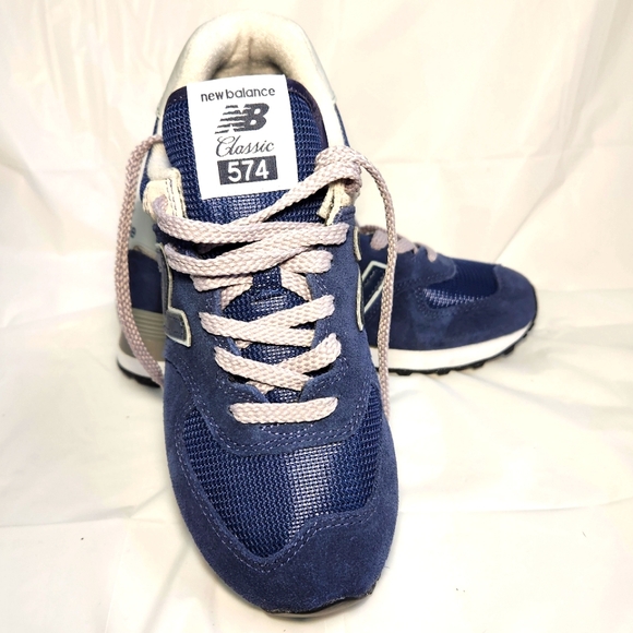 NIB New Balance Sneakers 574 Core WL574EVN - Picture 2 of 15